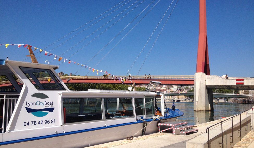 Going to the Confluence District by boat